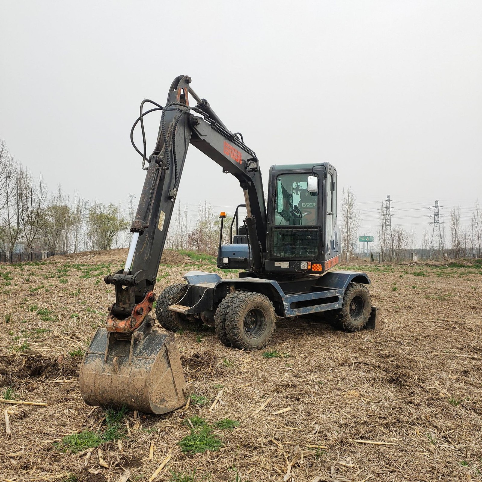 雷道75 濟(jì)寧二手輪式抓木機(jī) 便宜挖掘機(jī) 推土機(jī)視頻 果園農(nóng)田