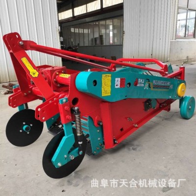 拖拉機(jī)帶花生收獲機(jī)土豆多型號(hào)收獲機(jī)價(jià)格收凈率高適用各種土質(zhì)
