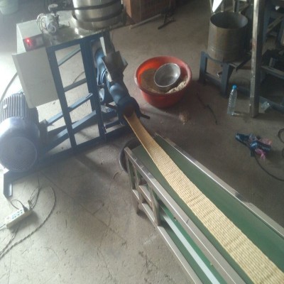 辣條機(jī)全自動(dòng)及配套設(shè)備 辣條機(jī)全套帶模具