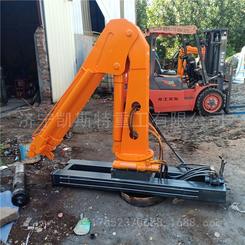 廠家供應(yīng)1噸2噸輕卡隨車吊車 小型液壓折疊吊機家用車載折臂吊機